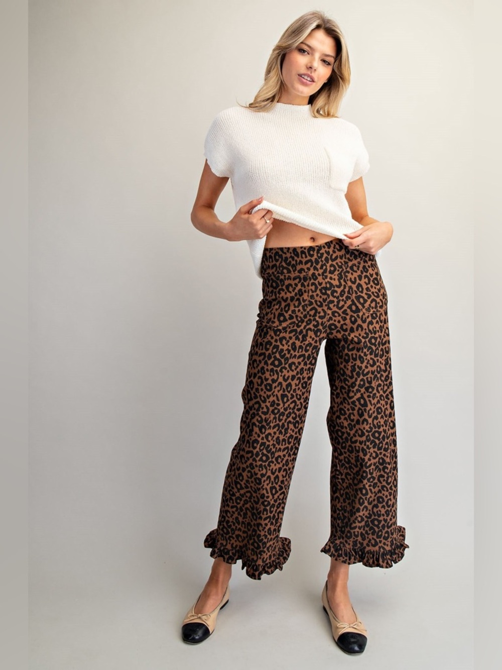 Leopard Ruffle Hem Straight Leg Cropped Pants - eesome - Picture 5 of 9